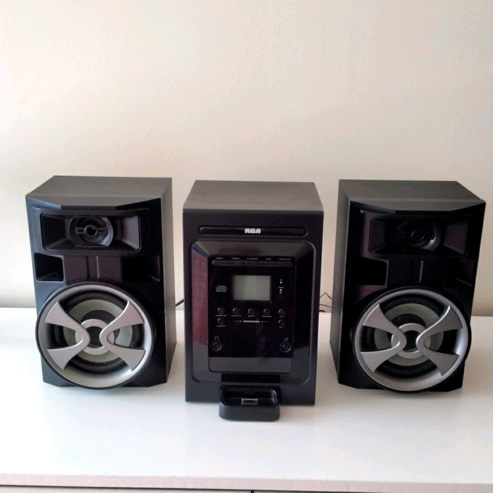 RCA AM FM IPOD, CD, AUDIO SYSTEM. LIKE NEW